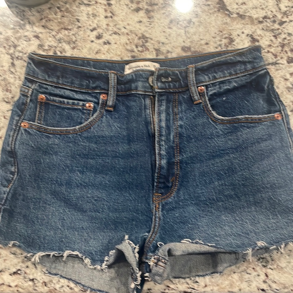 Abercrombie high rise mom short